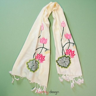 Khăn lụa tơ tằm thêu hoa sen màu be 190x85cm